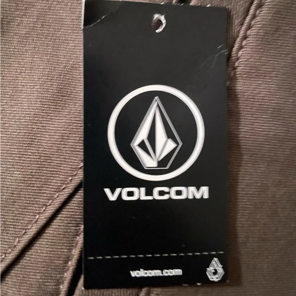 Volcom shorts - Picture 7 of 9